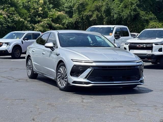 2025 Hyundai SONATA Hybrid SEL — photo 1 of 1