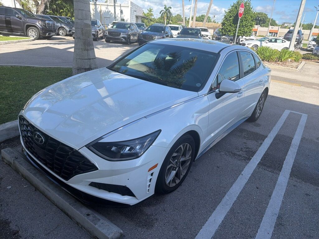 2021 Hyundai Sonata SEL — photo 1 of 4