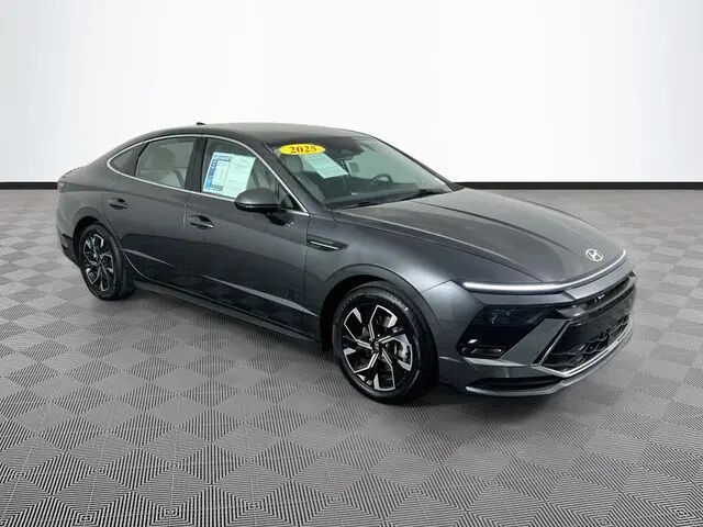 2025 Hyundai SONATA SEL — photo 1 of 13