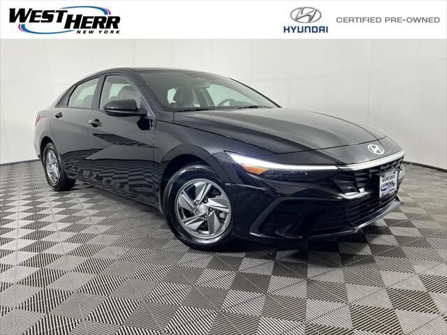 2024 Hyundai ELANTRA SE