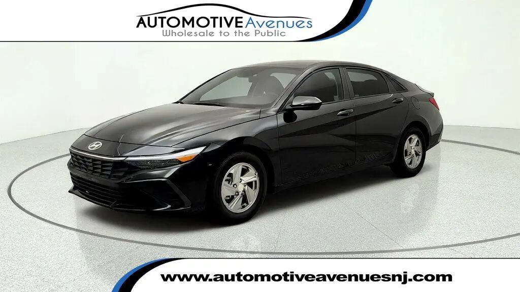 2025 Hyundai ELANTRA SE — photo 1 of 13