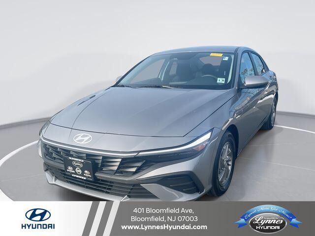 2025 Hyundai ELANTRA SE