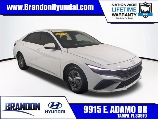 2025 Hyundai ELANTRA SE