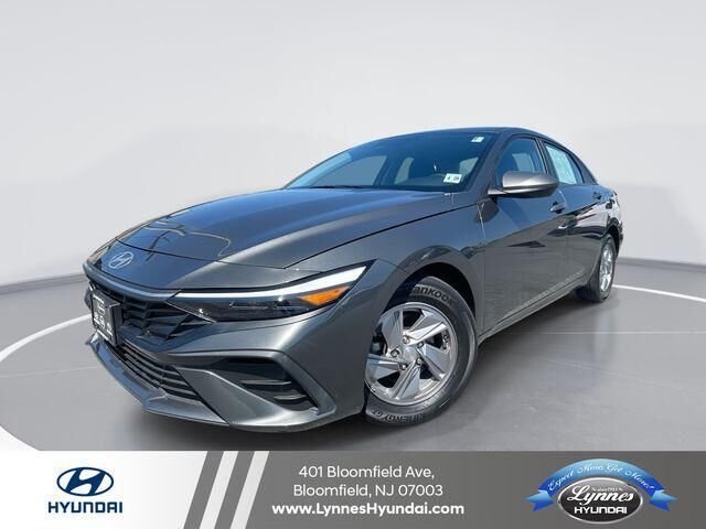 2024 Hyundai ELANTRA SE