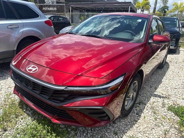 2024 Hyundai ELANTRA SE
