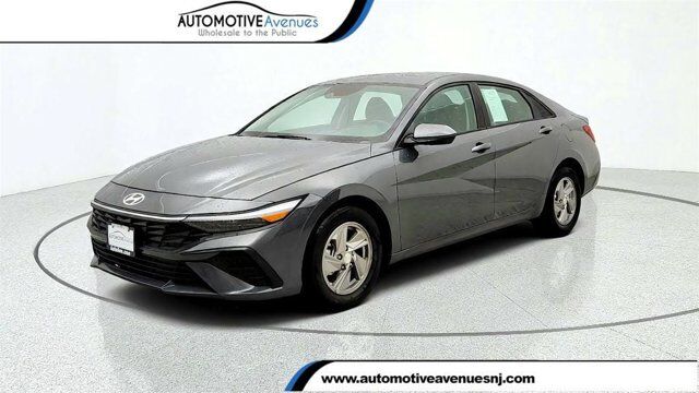 2025 Hyundai Elantra SE