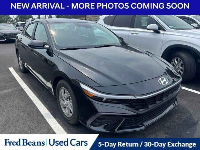 2024 Hyundai ELANTRA SE