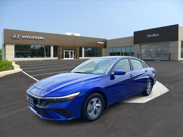 2024 Hyundai ELANTRA SE
