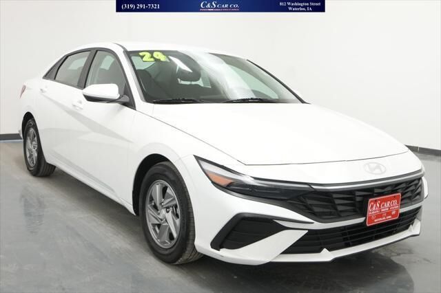 2024 Hyundai ELANTRA SE