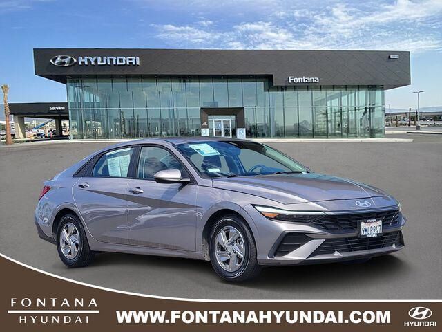 2024 Hyundai ELANTRA SE