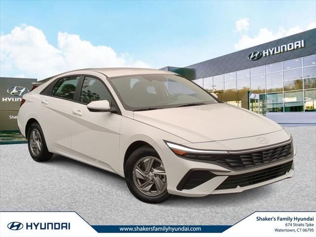 2025 Hyundai ELANTRA SE