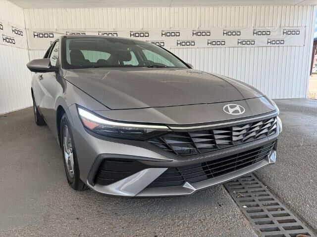 2024 Hyundai ELANTRA SE