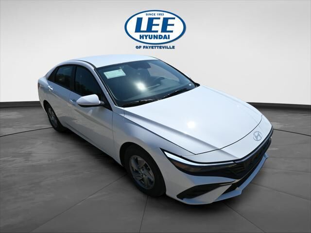 2025 Hyundai ELANTRA SE