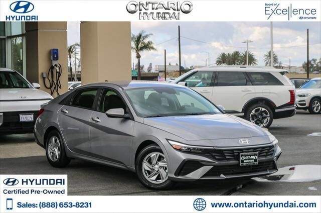 2025 Hyundai ELANTRA SE