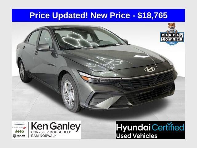 2025 Hyundai ELANTRA SE