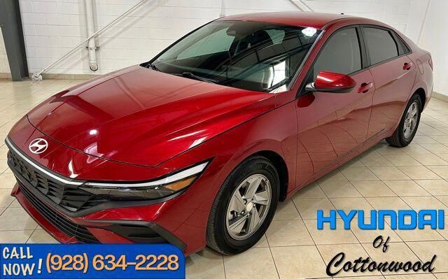 2024 Hyundai ELANTRA SE