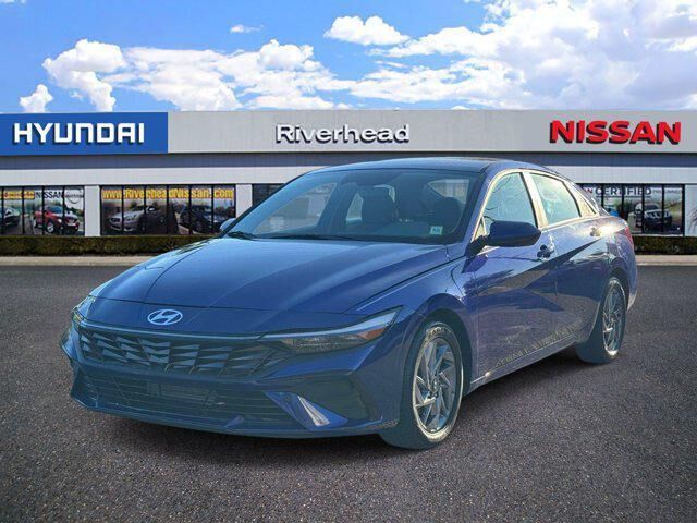 2024 Hyundai ELANTRA SE