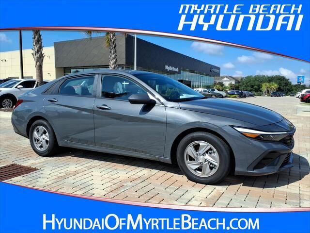 2025 Hyundai ELANTRA SE