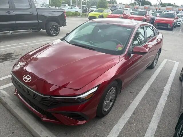 2025 Hyundai ELANTRA SE