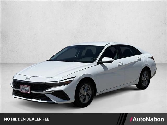 2025 Hyundai ELANTRA SE