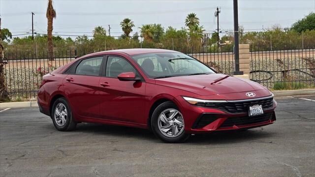 2025 Hyundai ELANTRA SE