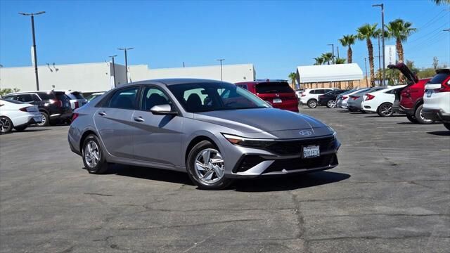 2025 Hyundai ELANTRA SE — photo 1 of 13
