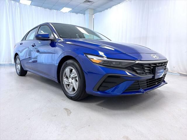 2025 Hyundai ELANTRA SE