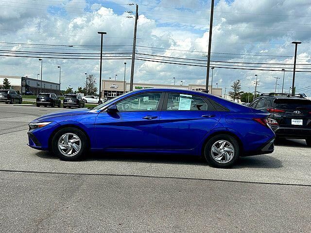 2025 Hyundai ELANTRA SE