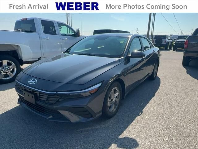 2025 Hyundai ELANTRA SE