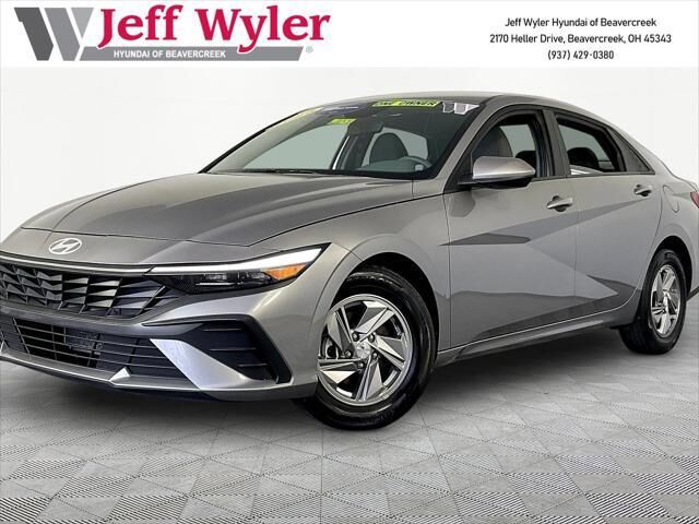 2025 Hyundai ELANTRA SE