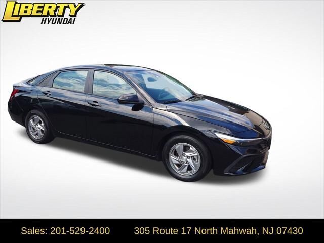 2024 Hyundai ELANTRA SE