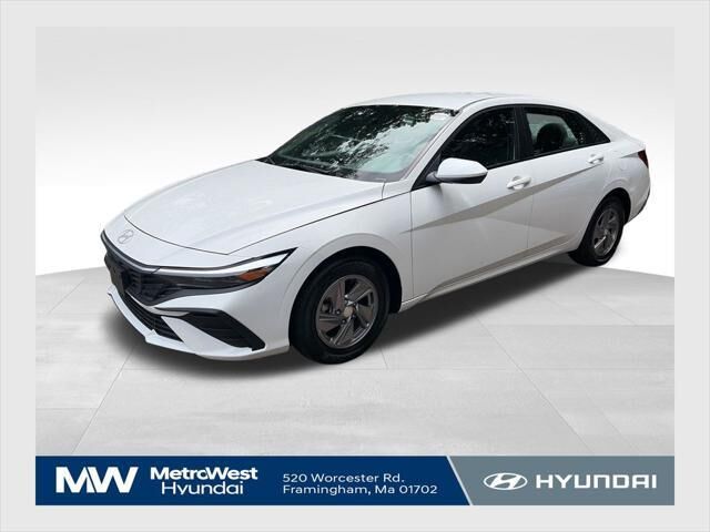 2024 Hyundai ELANTRA SE