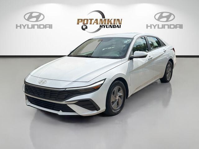 2025 Hyundai ELANTRA SE — photo 1 of 13