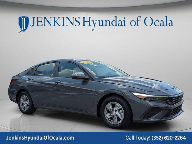 2025 Hyundai ELANTRA SE
