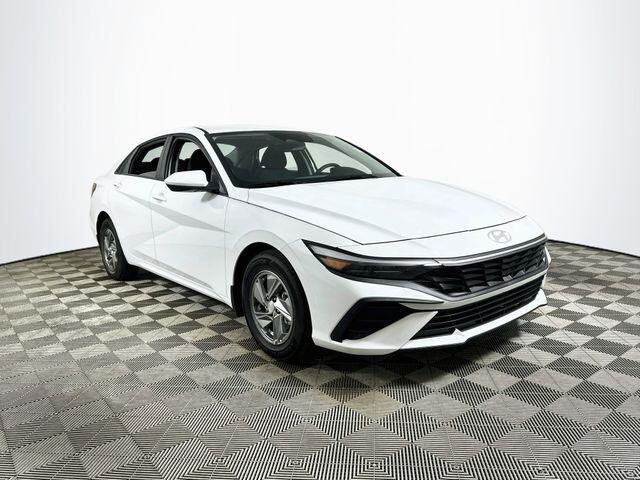 2025 Hyundai ELANTRA SE — photo 1 of 13