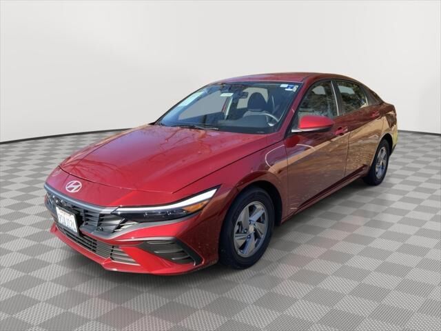 2025 Hyundai ELANTRA SE