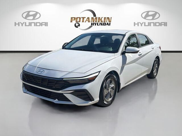 2024 Hyundai ELANTRA SE — photo 1 of 13