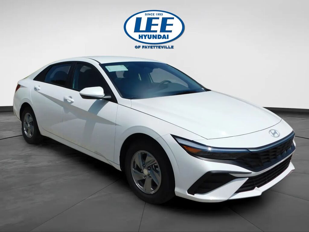 2025 Hyundai ELANTRA SE
