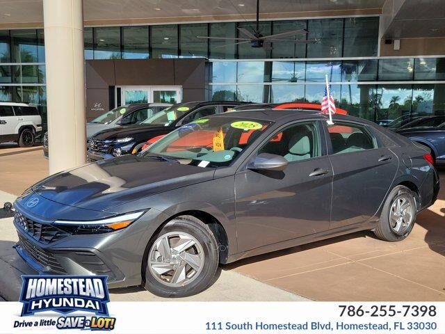 2025 Hyundai ELANTRA SE