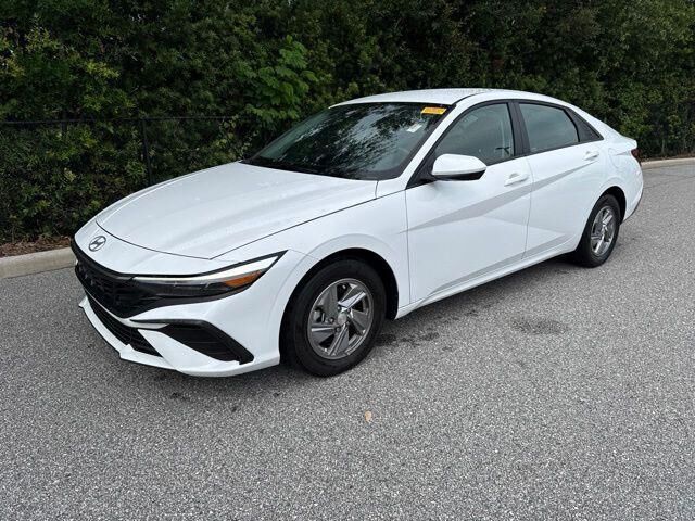2025 Hyundai ELANTRA SE