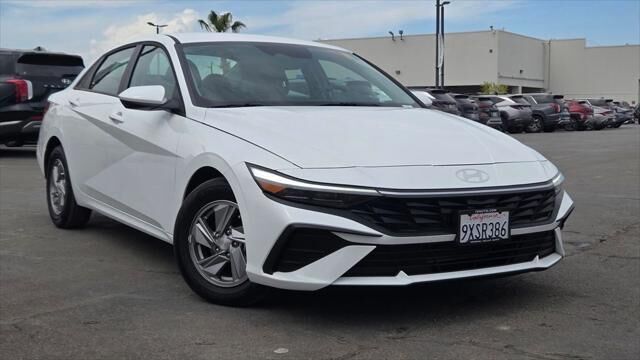 2026 Hyundai ELANTRA SE