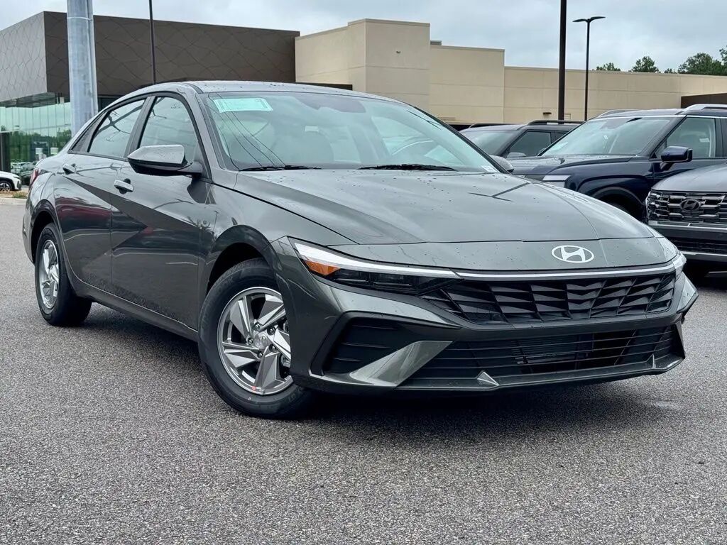 2026 Hyundai ELANTRA SE — photo 1 of 13