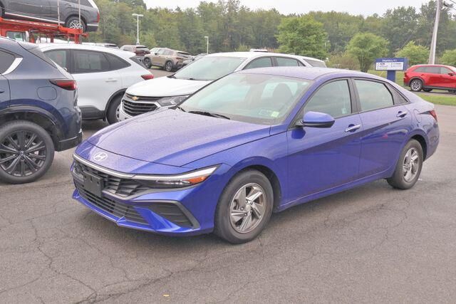 2024 Hyundai ELANTRA SE