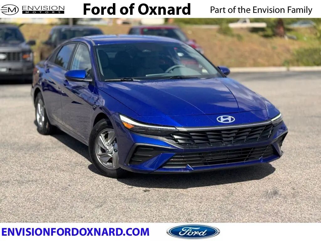 2024 Hyundai ELANTRA SE