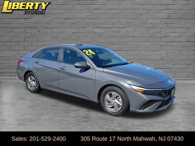 2024 Hyundai ELANTRA SE
