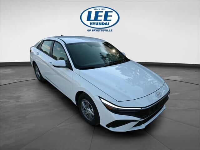 2025 Hyundai ELANTRA SE