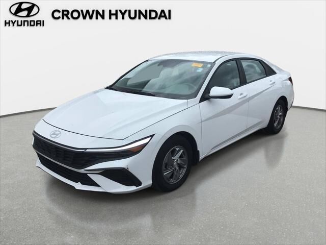 2024 Hyundai ELANTRA SE