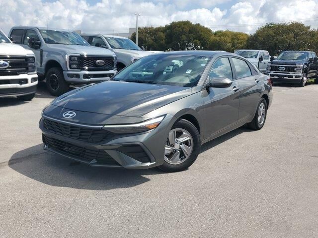 2024 Hyundai ELANTRA SE — photo 1 of 1