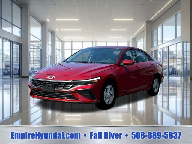 2025 Hyundai ELANTRA SE