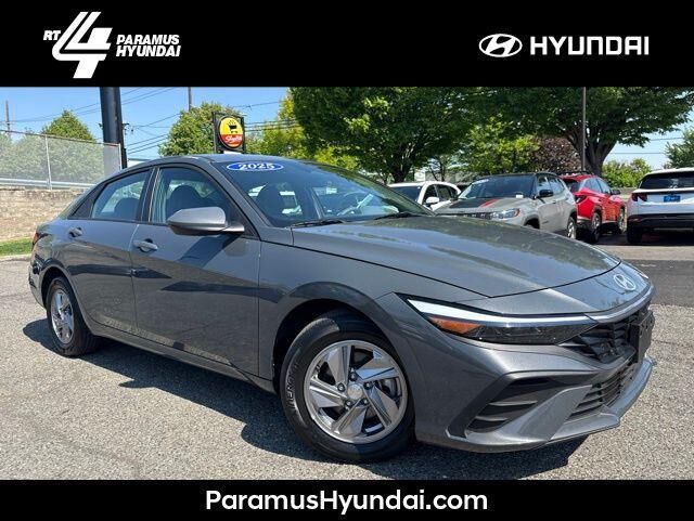 2025 Hyundai ELANTRA SE